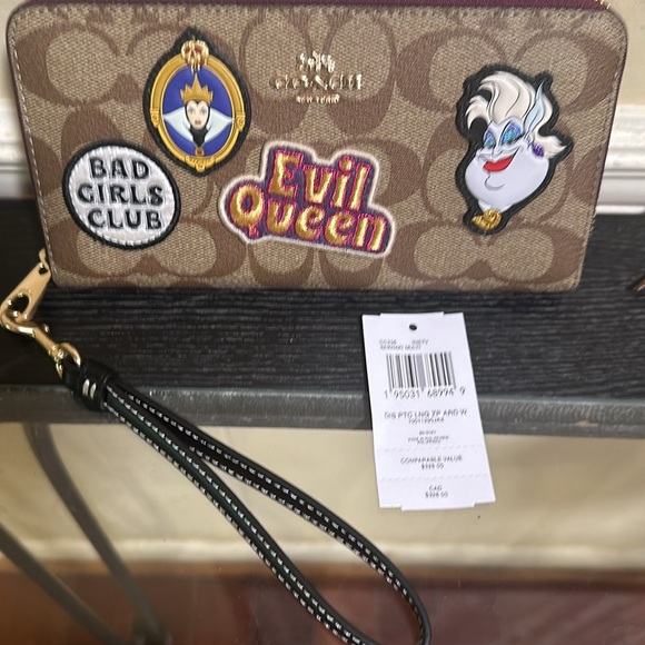 Coach Disney Evil Queen / Bad Girls Club Set - Picture 6 of 12
